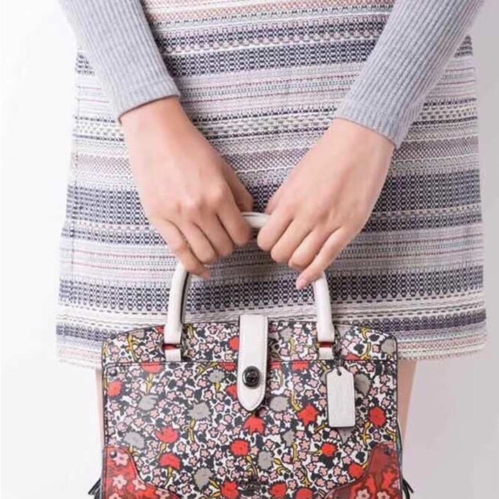 Coach  Retail Store Mercer 24-flower